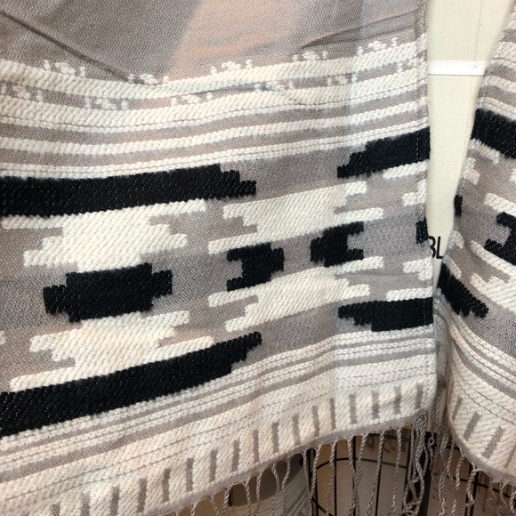 +V I N C E + C A M U T O+ Shawl - Picture 3 of 5